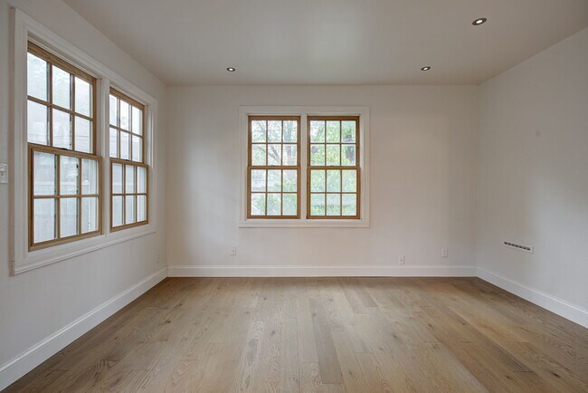 Building Photo - 760 1/2 S Jenkins Ave