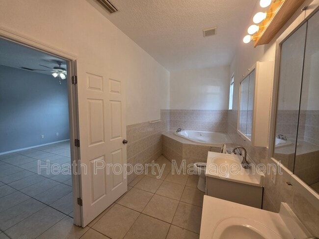 Building Photo - 5157 Rena St