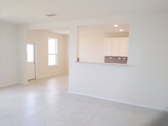 Building Photo - 3bed/2.5bath House For Lease! Available NO...