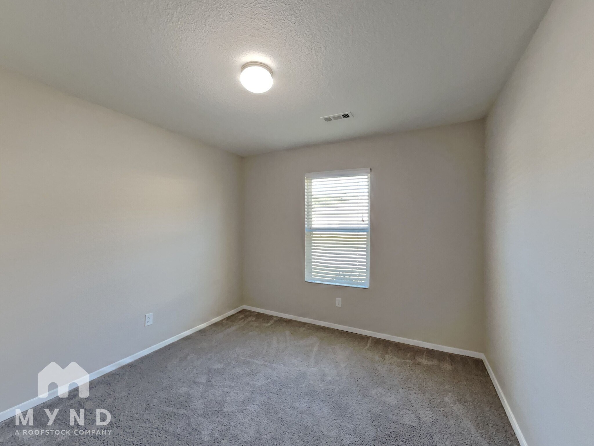 Building Photo - 9160 Pleasant Valley Dr