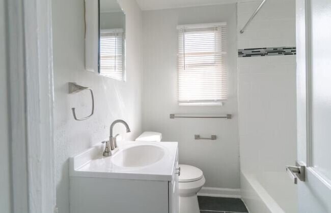 Building Photo - 124 Yorke St