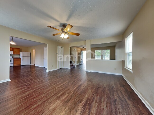 Building Photo - 10660 Brighton Knoll Pky N