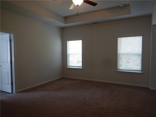 Building Photo - 720 Country Ridge Dr