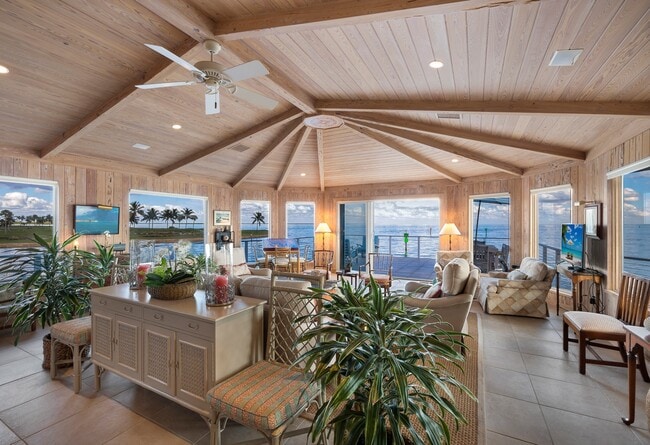 Building Photo - 264 Harbor Dr