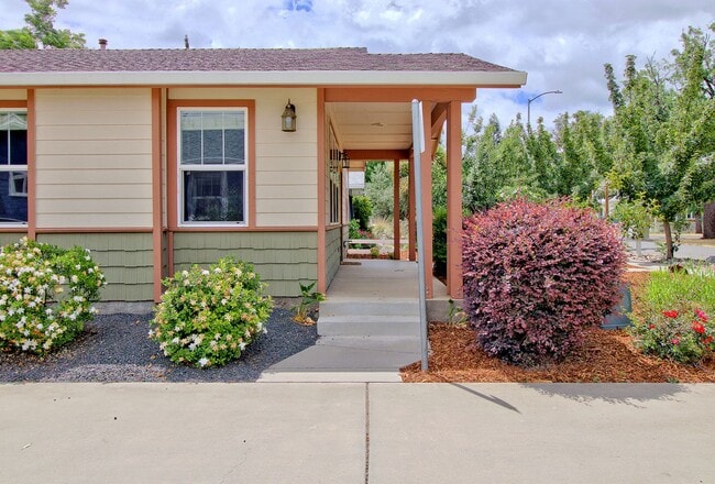 Building Photo - Coming Soon! Beautiful house in the Ave's