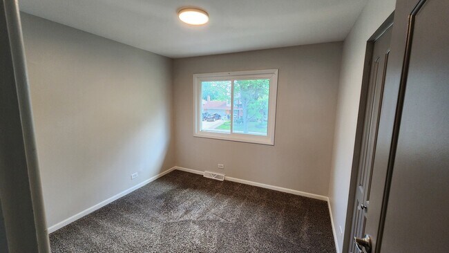 Building Photo - 418 Assembly Dr