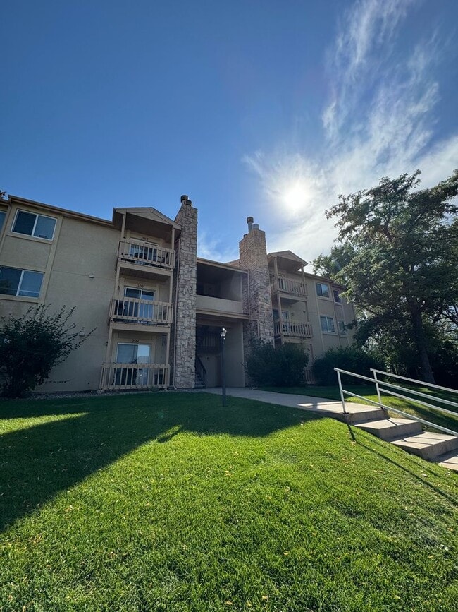 Building Photo - 2 bedroom, 2 bath condo on Southwest side ...