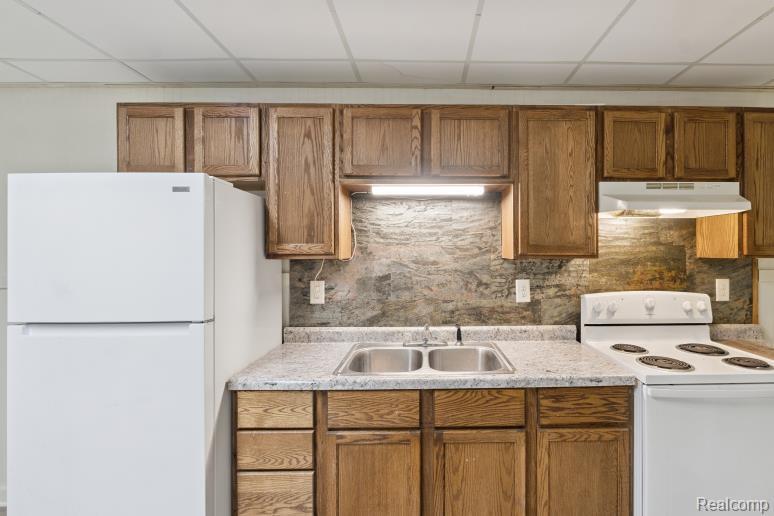 Building Photo - 912 N State Rd