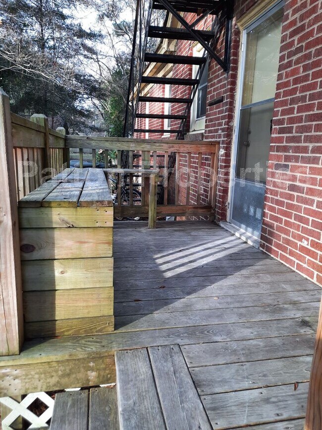 Building Photo - 711 S Holly St