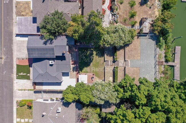 Building Photo - 2016 Canal Dr