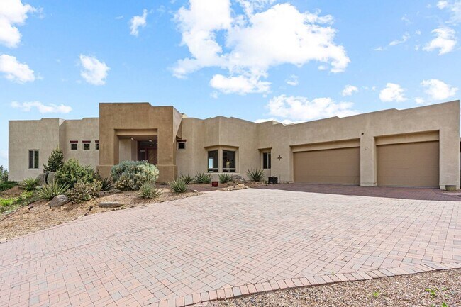 Building Photo - 8 E Longview Dr