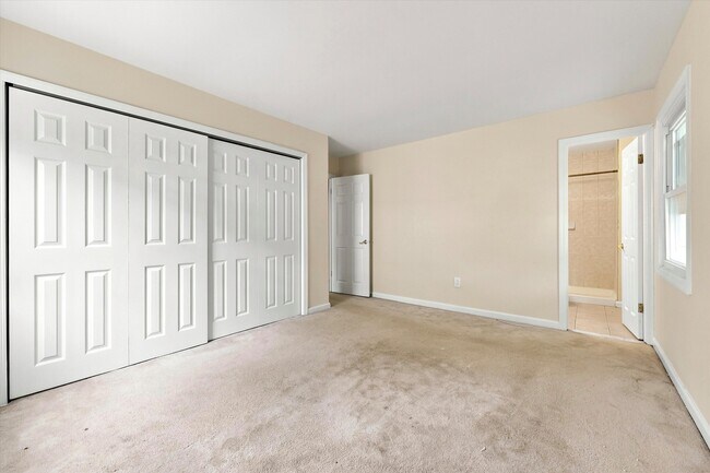 Building Photo - 27 Glover Ln