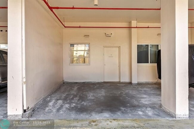 Building Photo - 4020 Galt Ocean Dr