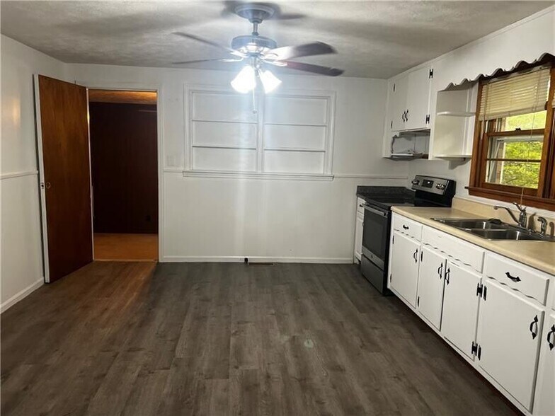 Building Photo - 3743 Jiles Rd