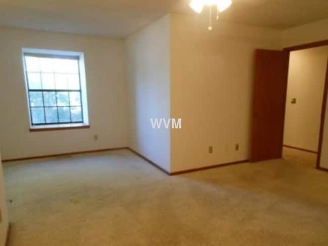 Building Photo - Manchester Park Townhouse near Chambers and Mississippi