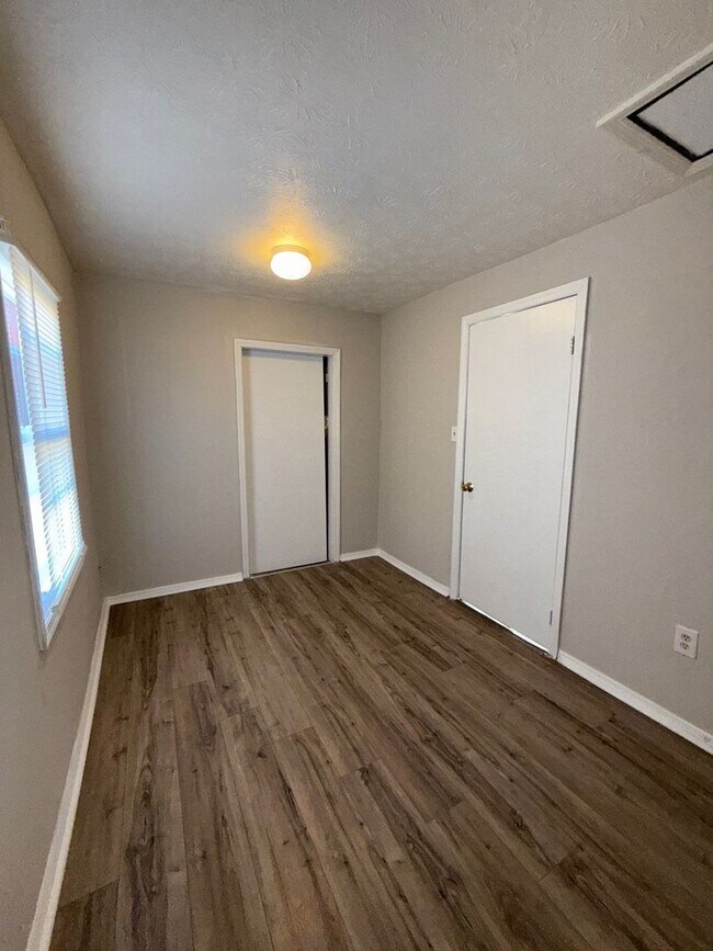 Building Photo - Charming & Newly Refreshed 3-Bedroom Ranch — Move-In Ready!