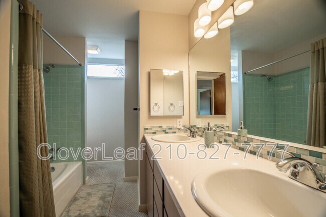 Building Photo - 2622 Hopeton Dr