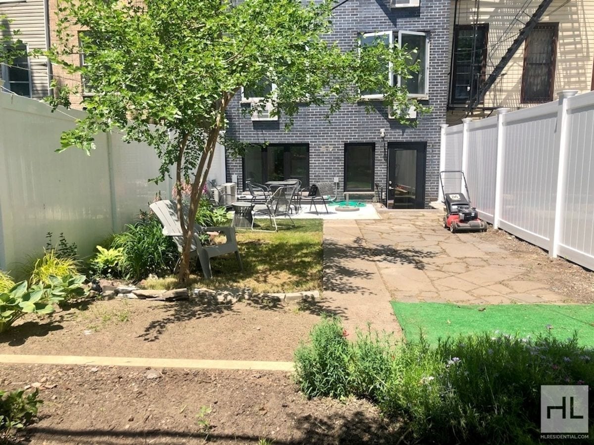 Building Photo - Bedford-Stuyvesant / 2-Bed 1-Bath / Private Outdoor Space