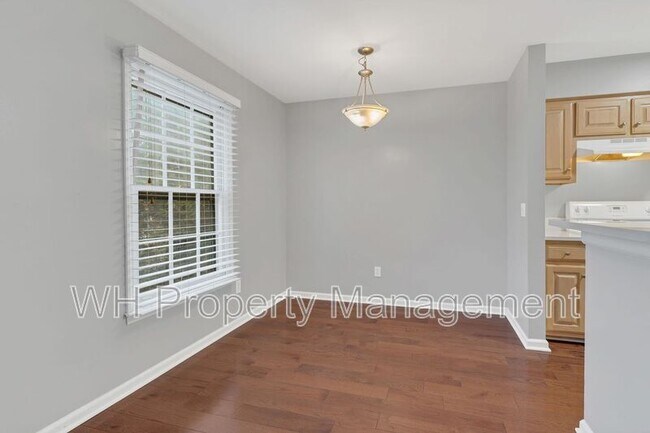 Building Photo - 1620 18th Ave S