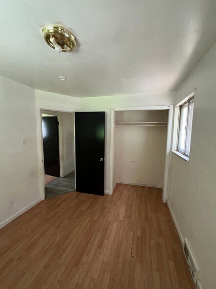 Building Photo - 4211 Ravenwood Ave