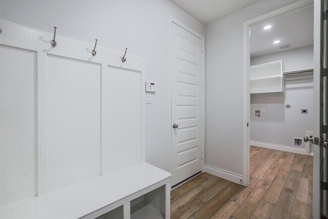 Building Photo - 17010 Harper's Way
