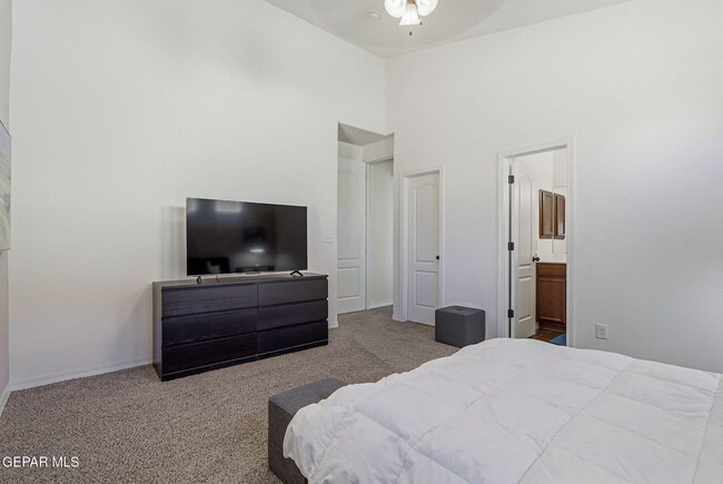 Building Photo - 13470 Everingham St