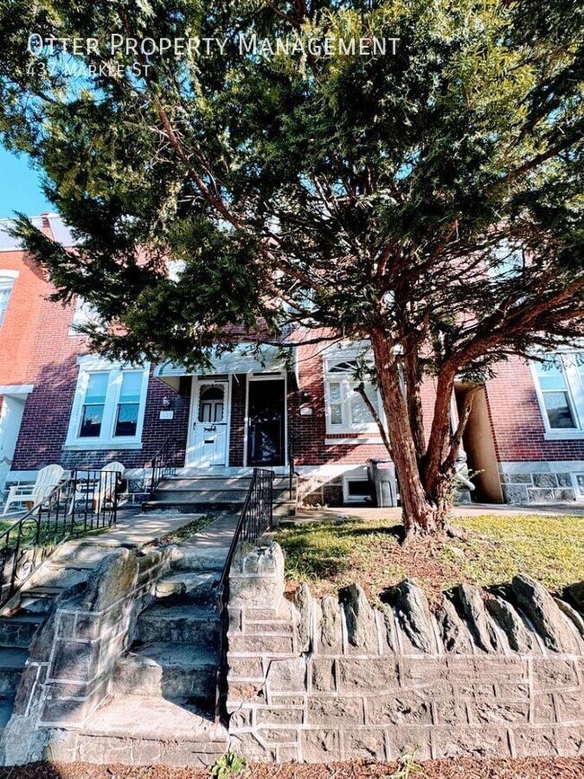 Building Photo - 437 Markle St