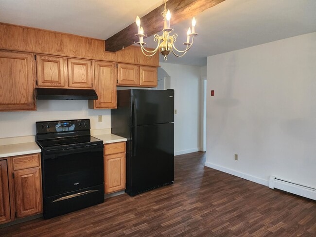 Building Photo - 73 Pleasant St