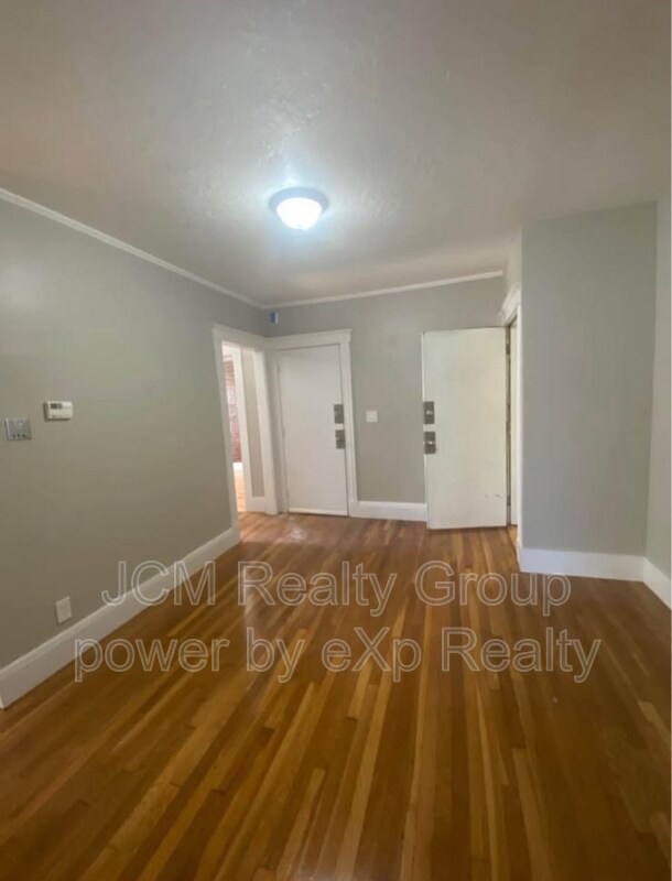 Building Photo - 23 Mall St