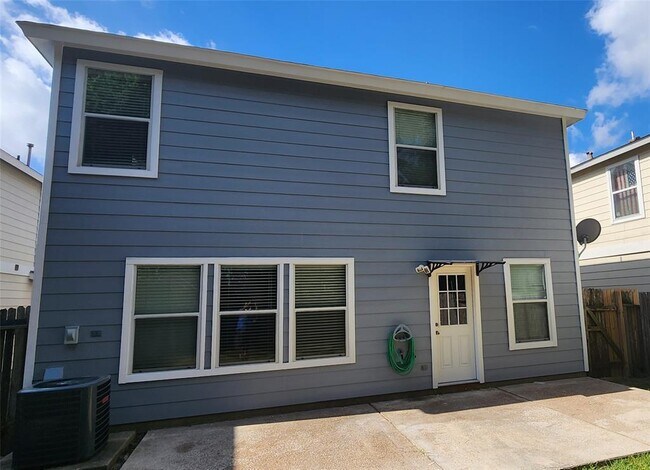 Building Photo - 18222 Valebluff Ln