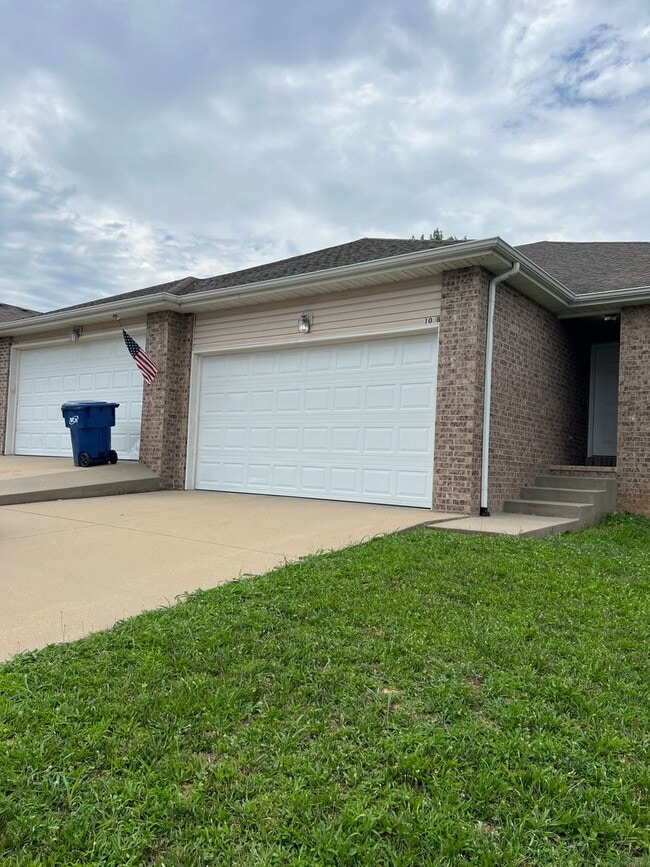 Building Photo - 105B Bailey Circle