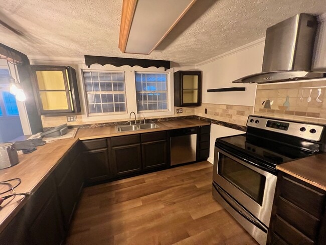 Building Photo - 695 Mahlep Ln