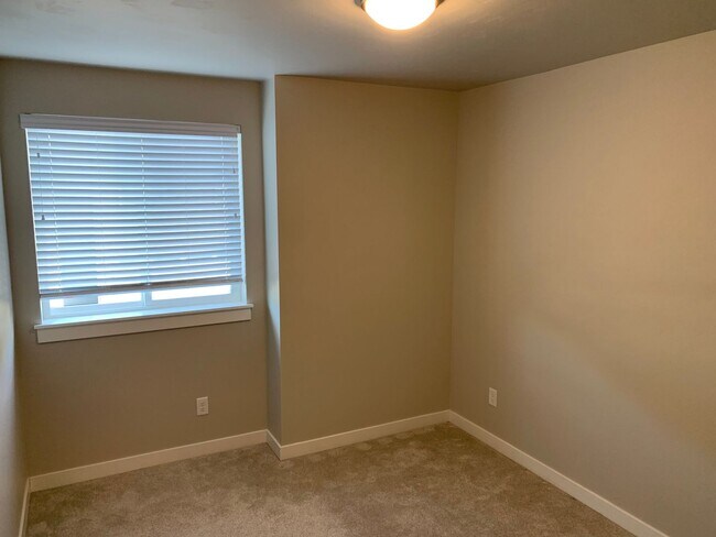 Building Photo - Stunning 3 BD | 2.5 BA Townhome in Rosedale Parks | Pool, Clubhouse & Prime Location