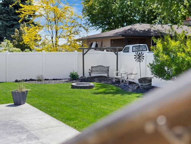 Building Photo - Beautiful home 5MILE/Big Yard & Garage (Furnished)