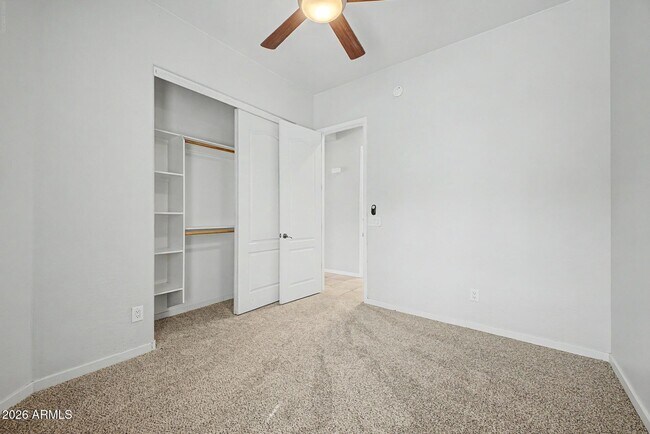 Building Photo - 1902 E Desert Ln