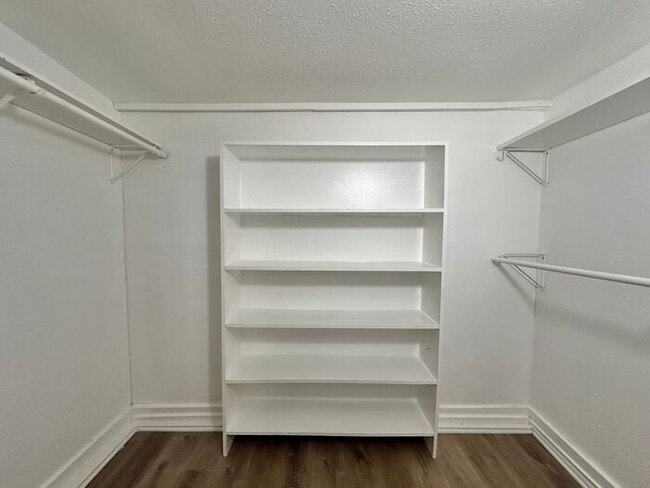 Building Photo - Cozy 1-Bedroom, 1-Bath Gem Near the Azalea...