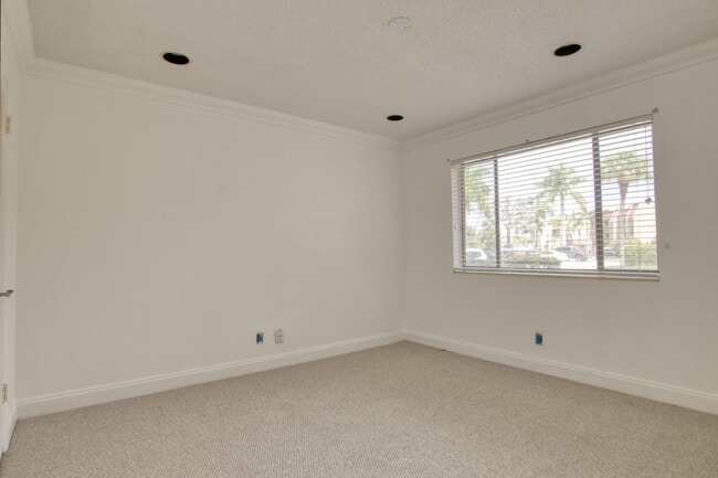 Building Photo - 4489 Luxemburg Ct