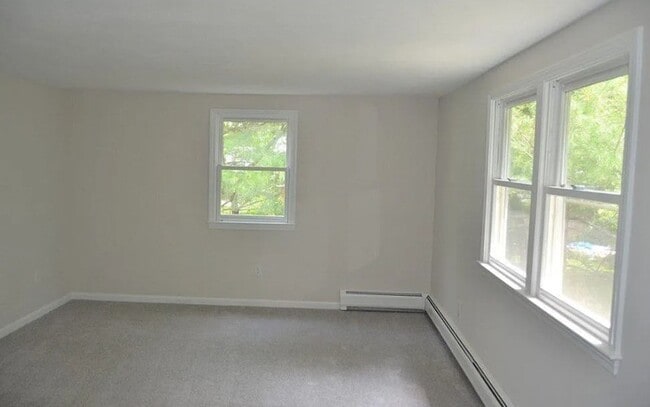 Building Photo - Ideally located 3 bedroom home in Westford...