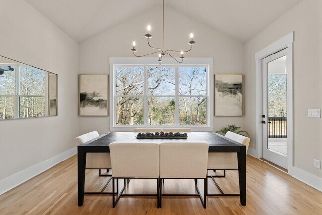 Building Photo - 568 Versailles Dr