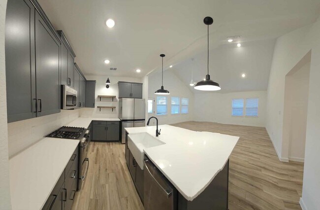 Building Photo - 8434 Bay Oaks Dr