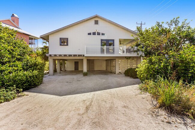 Building Photo - 744 N Shore Dr