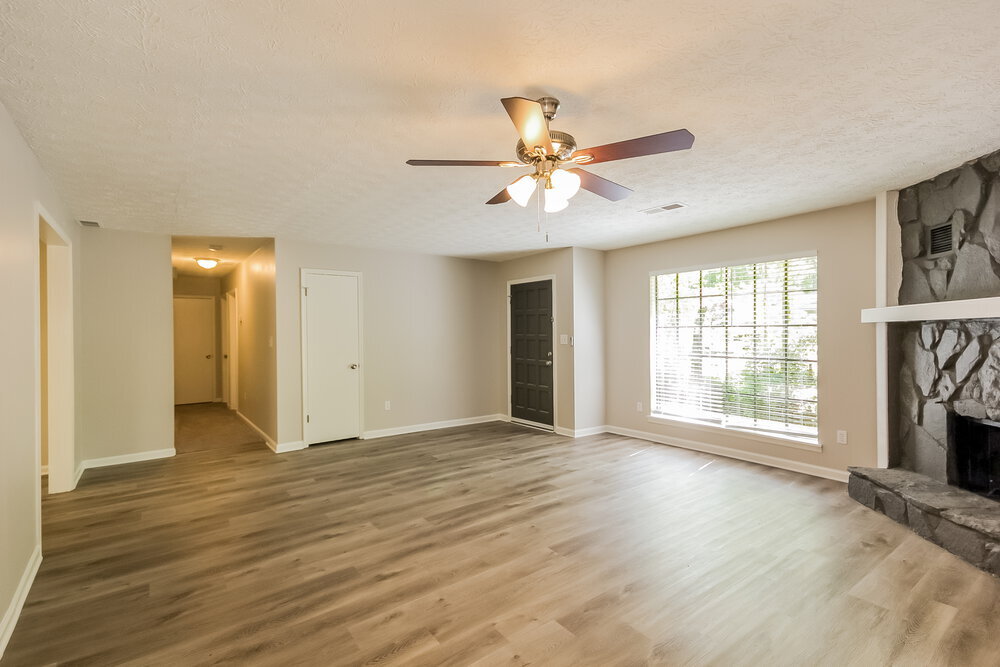 Building Photo - 440 Creekside Ct