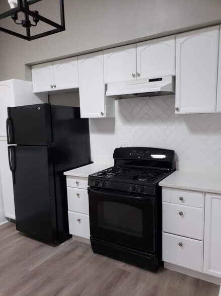 Primary Photo - 3225 W 1st Ave