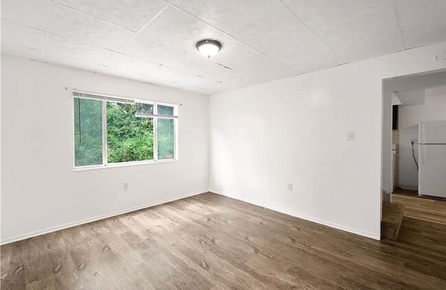Building Photo - 106 Carrick Ave