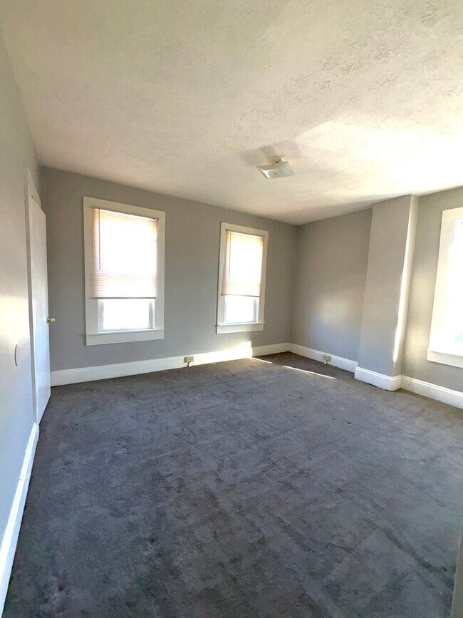 Building Photo - 889-895 East Fulton Street