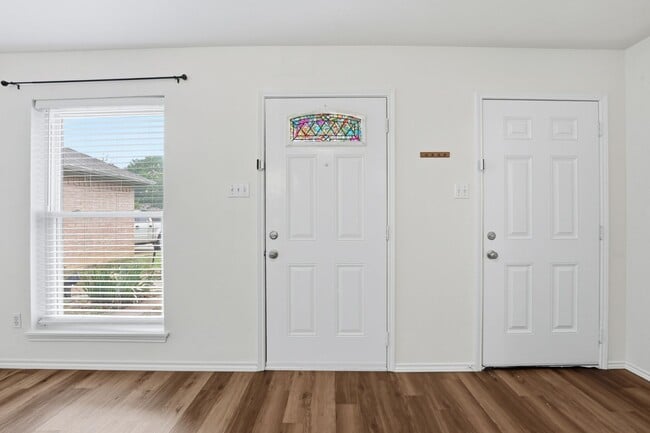 Building Photo - 1502 Sharron Ct