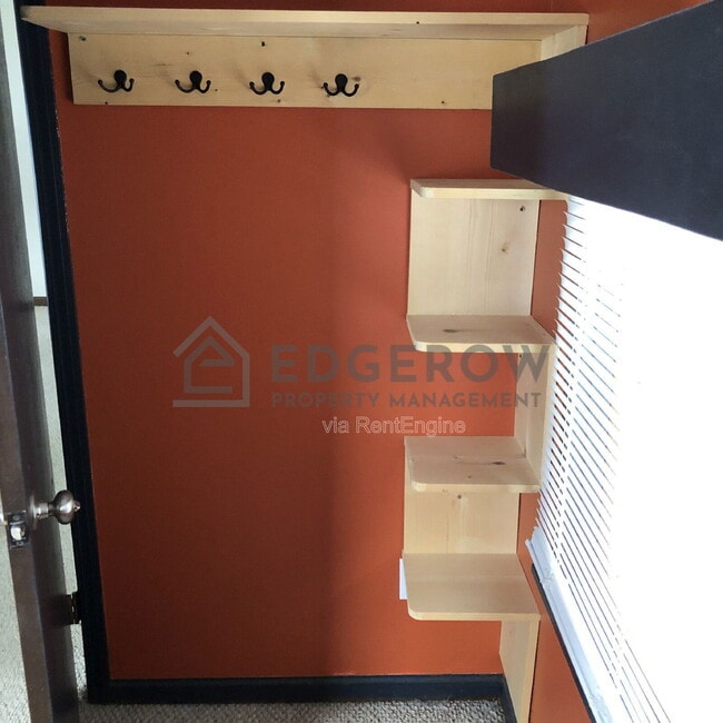 Building Photo - 5554 Pleasant Ave