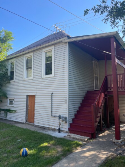 Building Photo - 7917 S Coles Ave