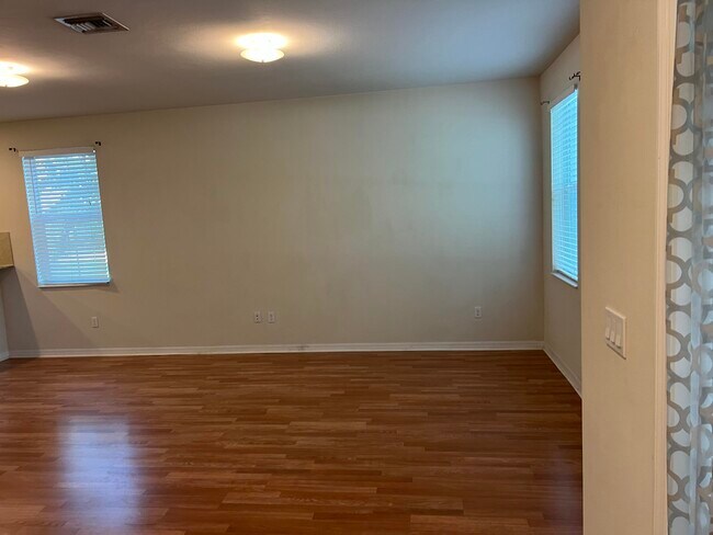Building Photo - 1130 Dakota Dr