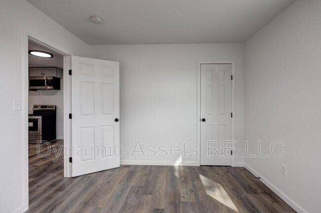 Building Photo - 509 E Quincy St